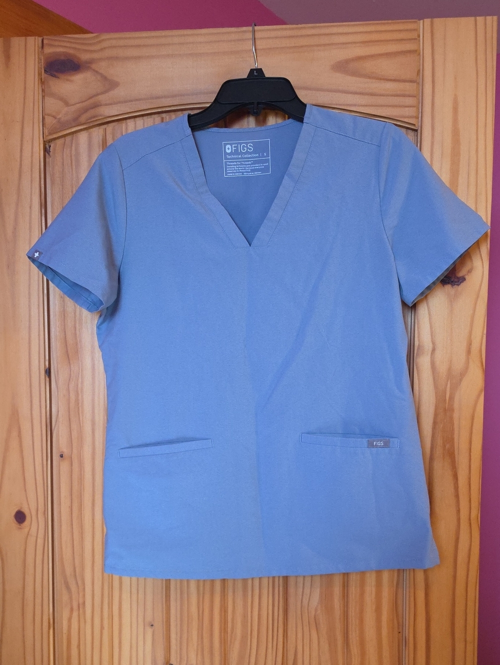 Figs Women’s V-Neck Scrub Top in Periwinkle